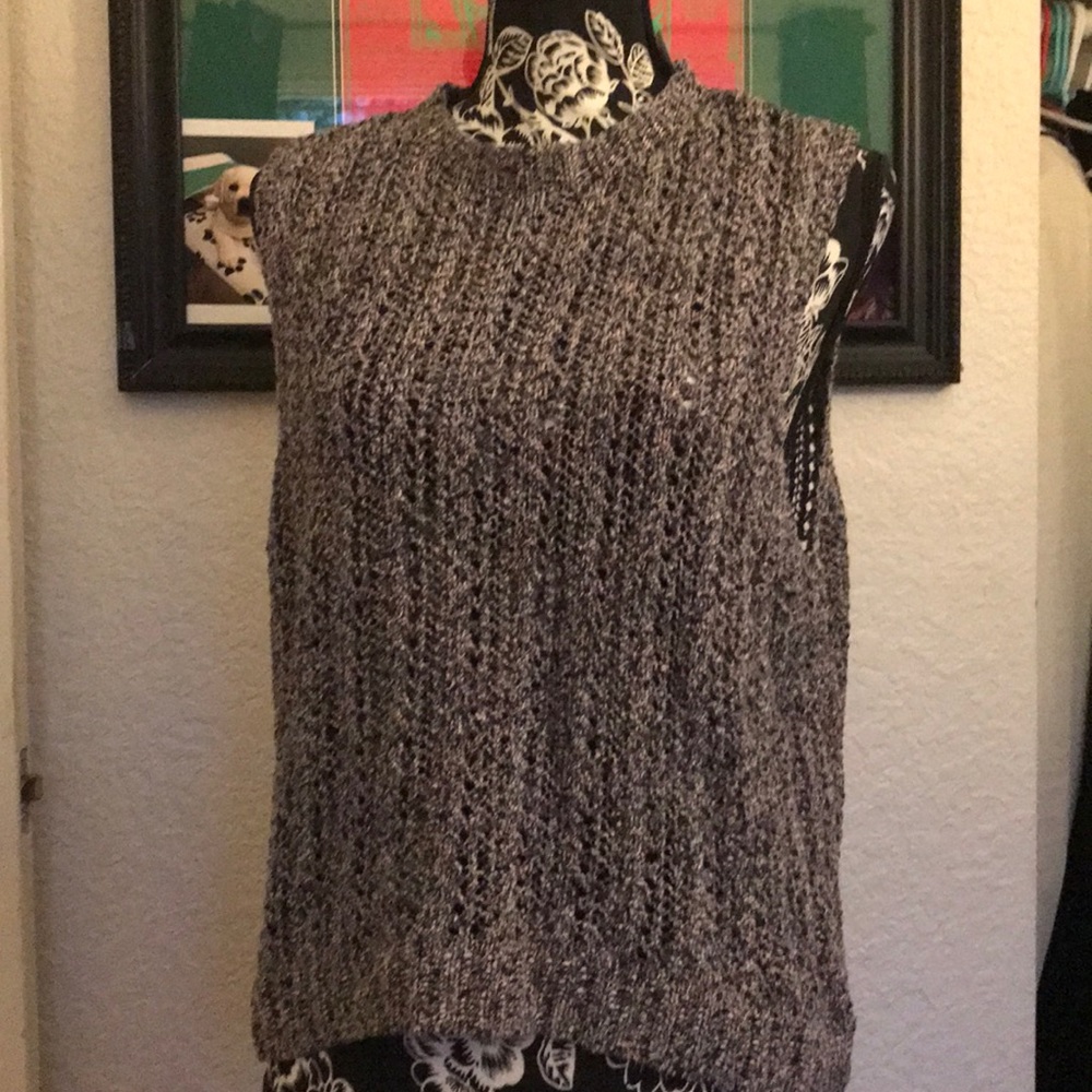 Sleeveless crew neck sweater